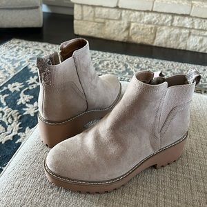 Suede boots